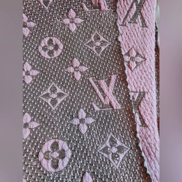 Louis Vuitton Logomania Scarf Pink - Picture 3 of 5